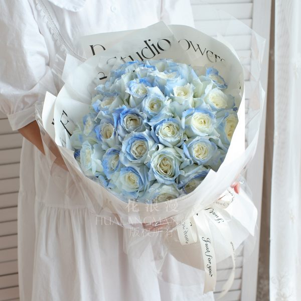 蓝玫瑰的寓意和花语（蓝玫瑰花代表什么意思）